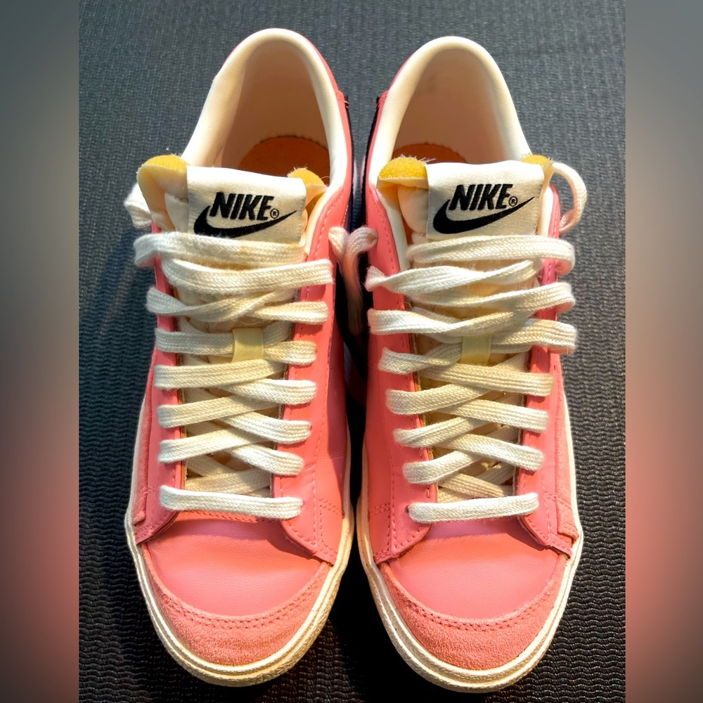 NIKE BLAZER LOW HOT PINK